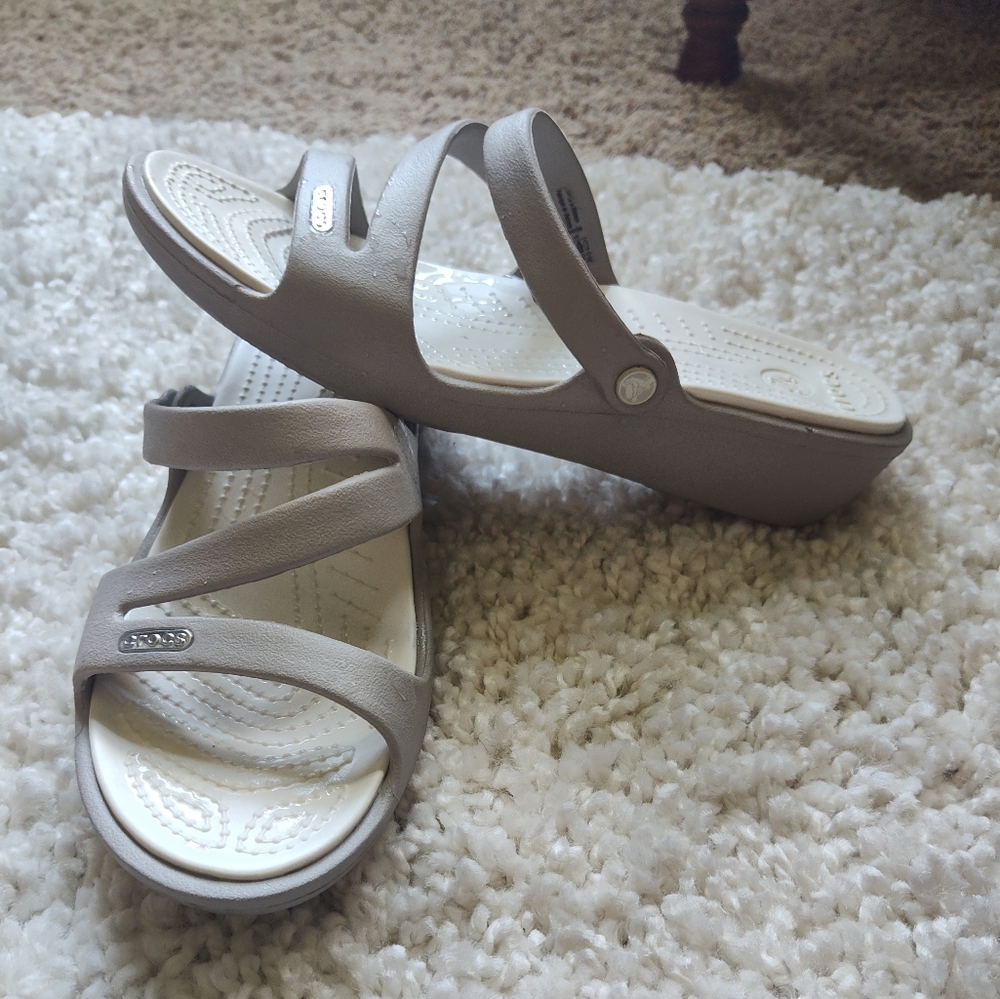 Size 8 Gray Crocs sandals